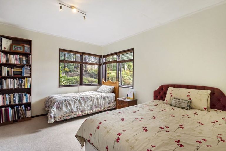Photo of property in 8 Shearwater Rise, Rothesay Bay, Auckland, 0630