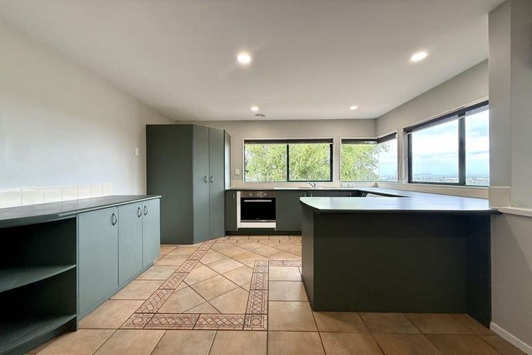 Photo of property in 11 Van Dyke Place, West Harbour, Auckland, 0618