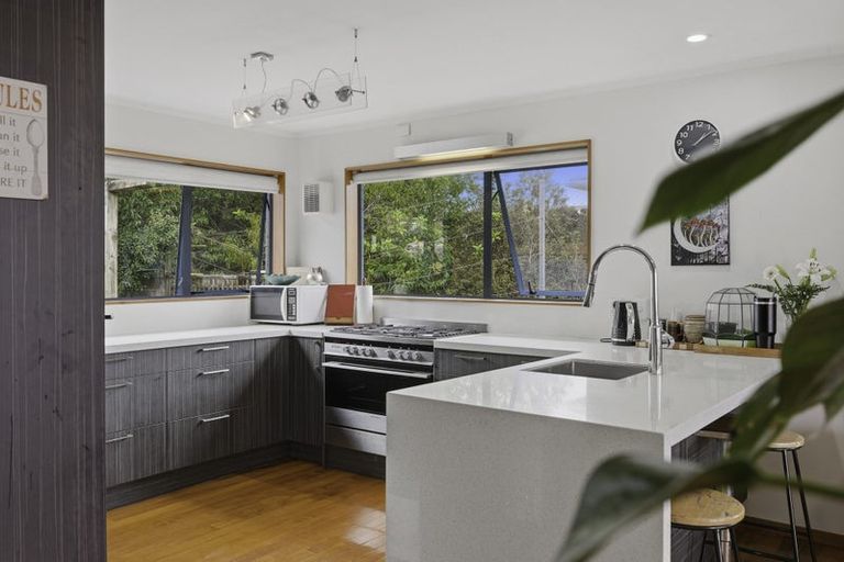 Photo of property in 16 Bush Point Road, Cable Bay, 0420