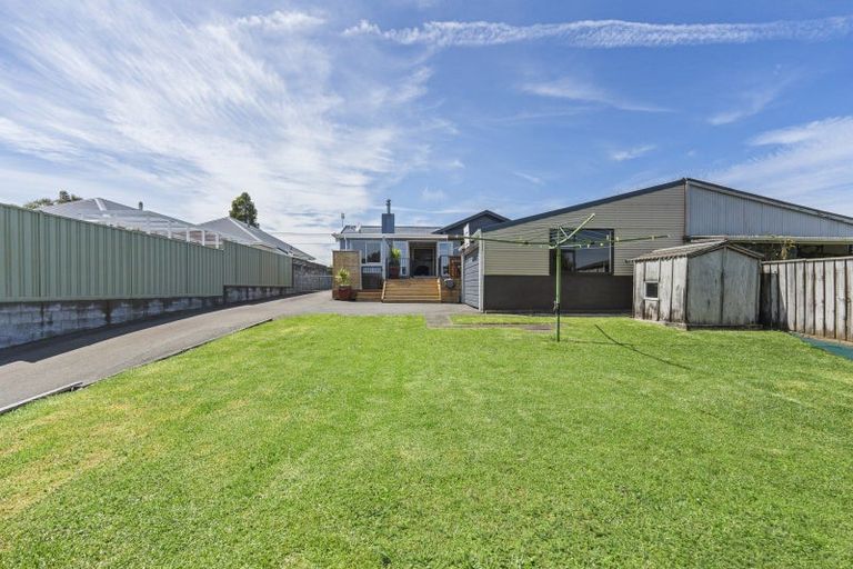 Photo of property in 17 Tainui Street, Welbourn, New Plymouth, 4312