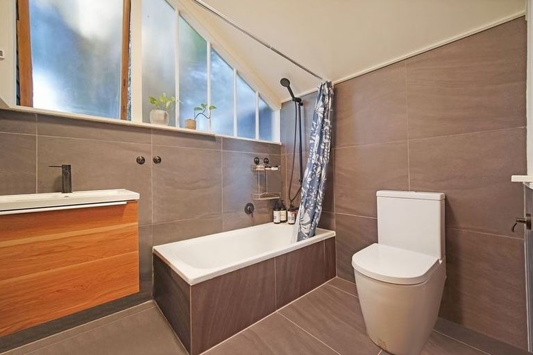 Photo of property in 2/26 Arcadia Crescent, Bayview, Auckland, 0629