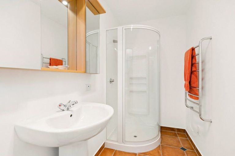 Photo of property in 16a Hobson Street, Thorndon, Wellington, 6011