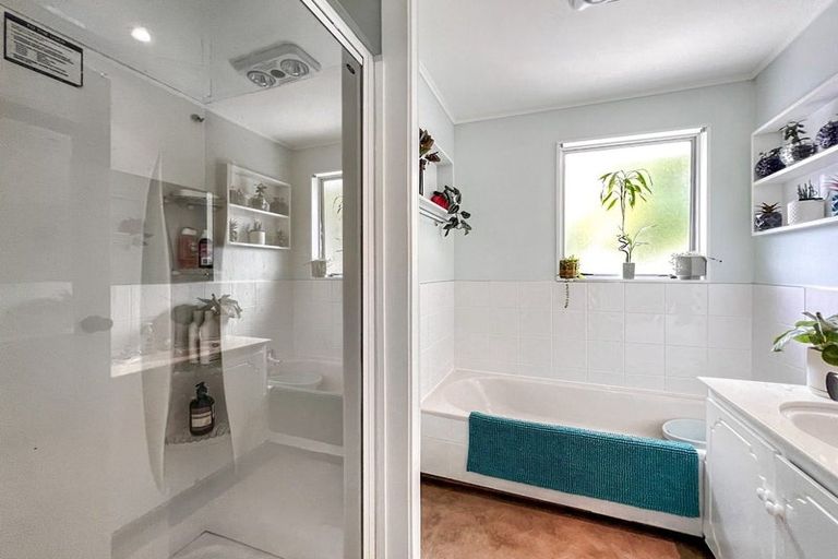 Photo of property in 1/27 Midgley Road, West Harbour, Auckland, 0618