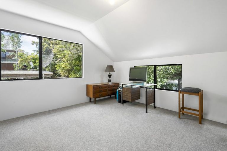 Photo of property in 3/27 Sunnynook Road, Forrest Hill, Auckland, 0620