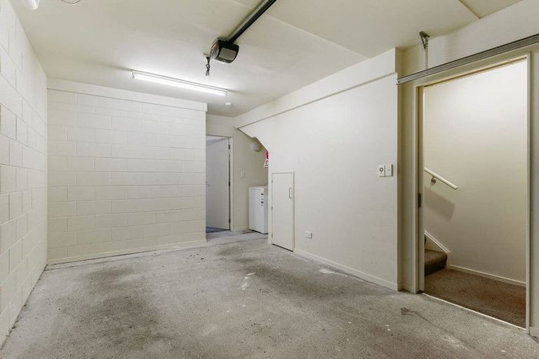 Photo of property in Pirie Street Townhouses, 18/35u Pirie Street, Mount Victoria, Wellington, 6011