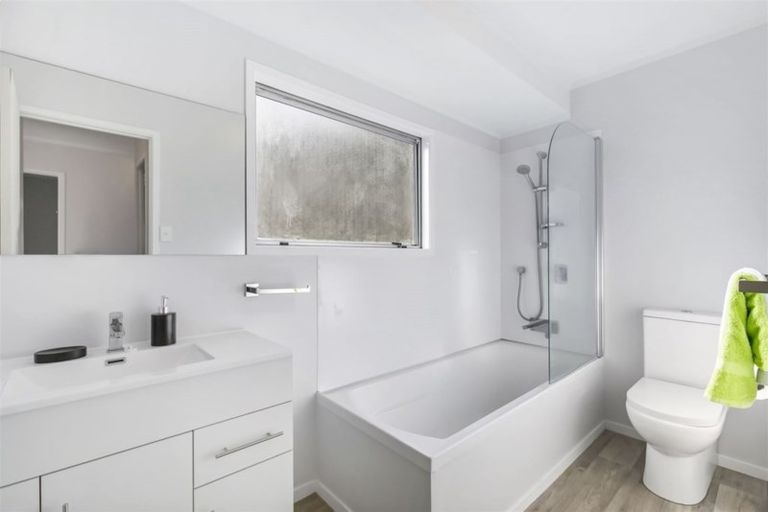 Photo of property in 5 Jarrah Place, Massey, Auckland, 0614