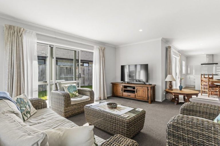 Photo of property in 32 Harding Drive, Papamoa Beach, Papamoa, 3118