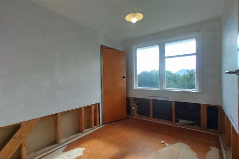 Photo of property in 33 Castor Crescent, Cannons Creek, Porirua, 5024