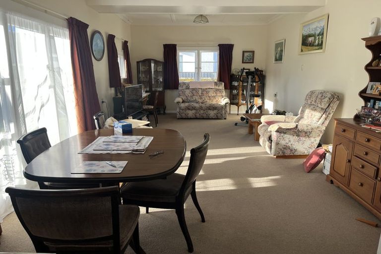 Photo of property in 75 Dixon Avenue, Hawera, 4610