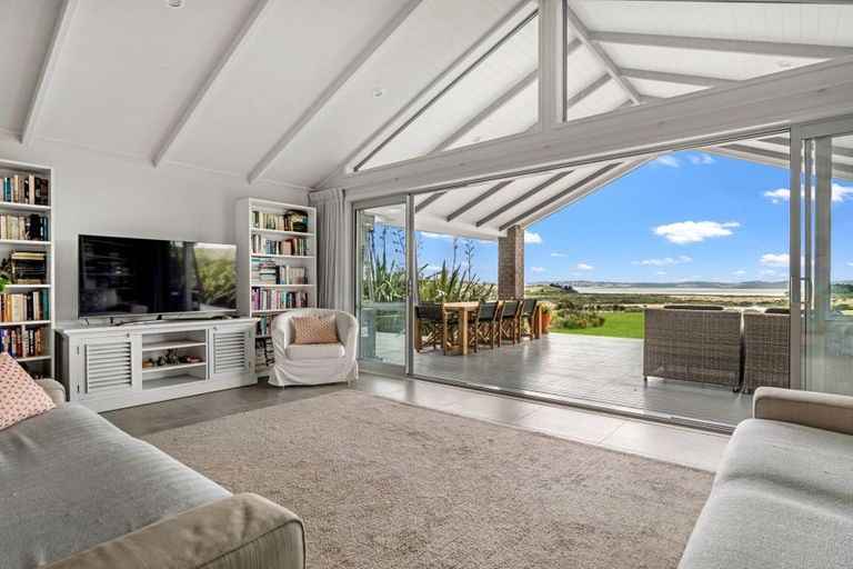 Photo of property in 18 Kaipara Lake Road, South Head, Helensville, 0874