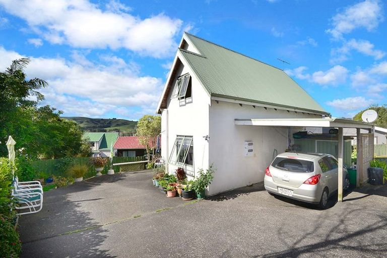 Photo of property in 12 Rautawhiri Road, Helensville, 0800