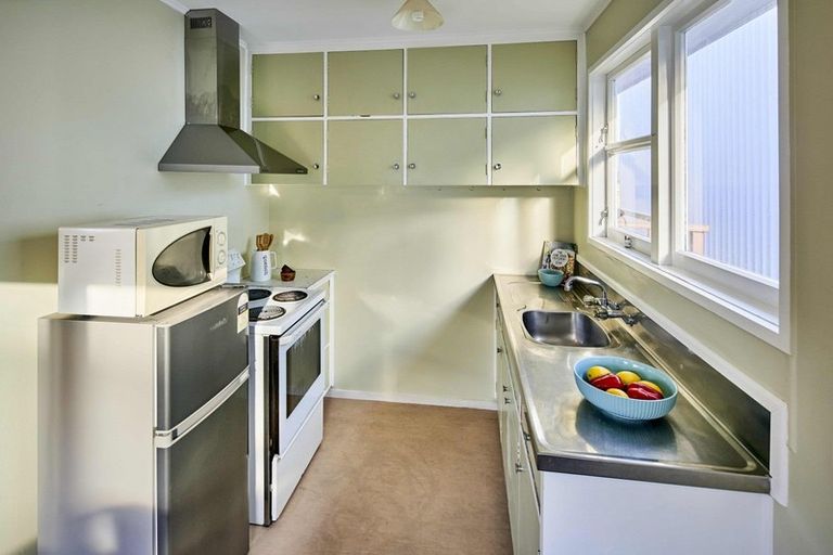 Photo of property in 2/16 Rolleston Street, Mount Cook, Wellington, 6021