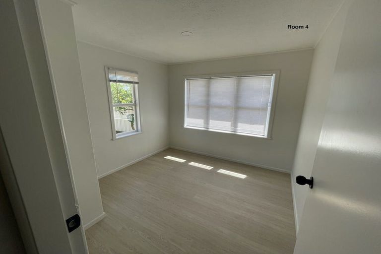 Photo of property in 104 Edmonton Road, Henderson, Auckland, 0612