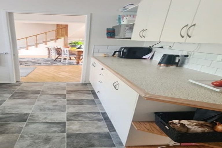 Photo of property in 15 Rosalind Road, Glenfield, Auckland, 0629