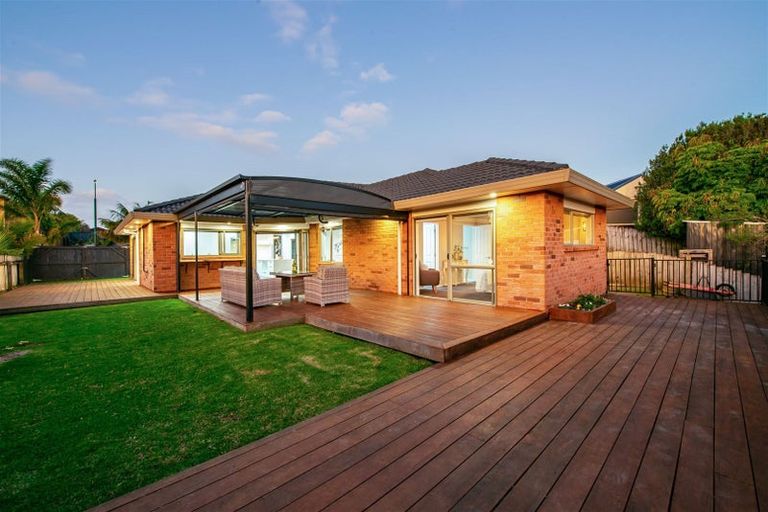 Photo of property in 17 Fleetwood Drive, Henderson, Auckland, 0612