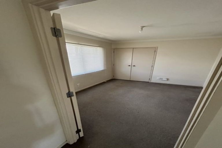 Photo of property in 1/80 Gunner Drive, Te Atatu Peninsula, Auckland, 0610