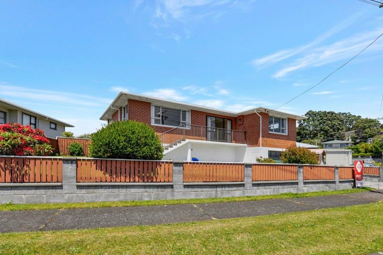 Photo of property in 6 Rospeath Crescent, Spotswood, New Plymouth, 4310
