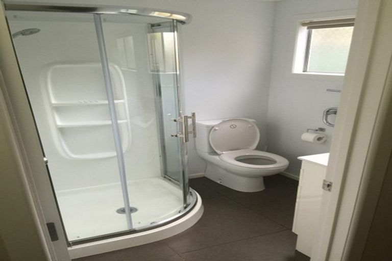 Photo of property in 14 Felstead Street, Birkenhead, Auckland, 0626