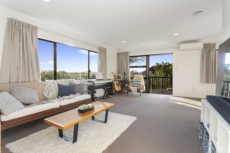 Photo of property in 2/23 Gwenand Place, Botany Downs, Auckland, 2010