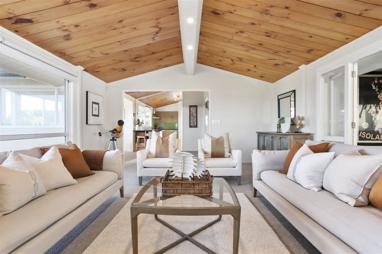 Photo of property in 66 Mcbreen Avenue, Northcote, Auckland, 0627