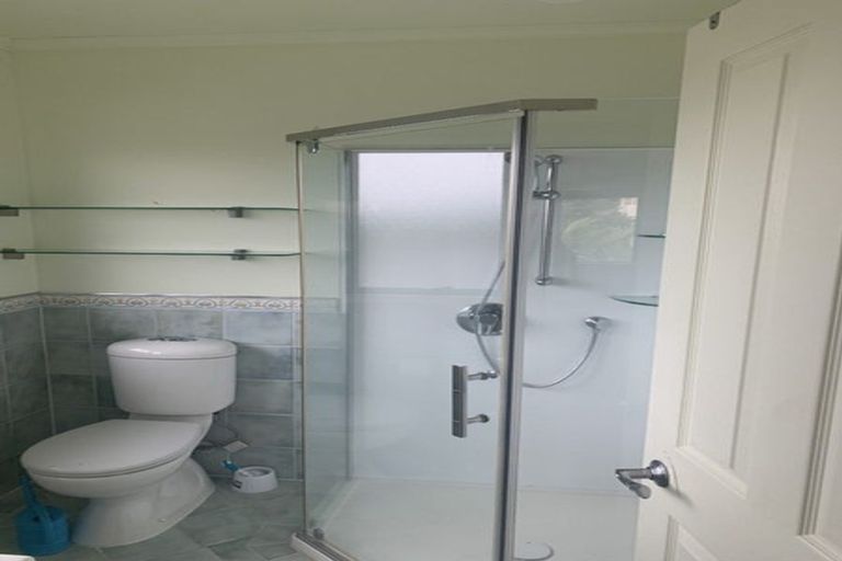 Photo of property in 1 Kittiwake Drive, Schnapper Rock, Auckland, 0632