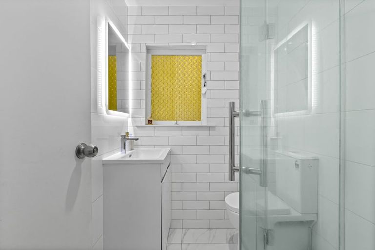 Photo of property in 1/222 Beach Haven Road, Beach Haven, Auckland, 0626