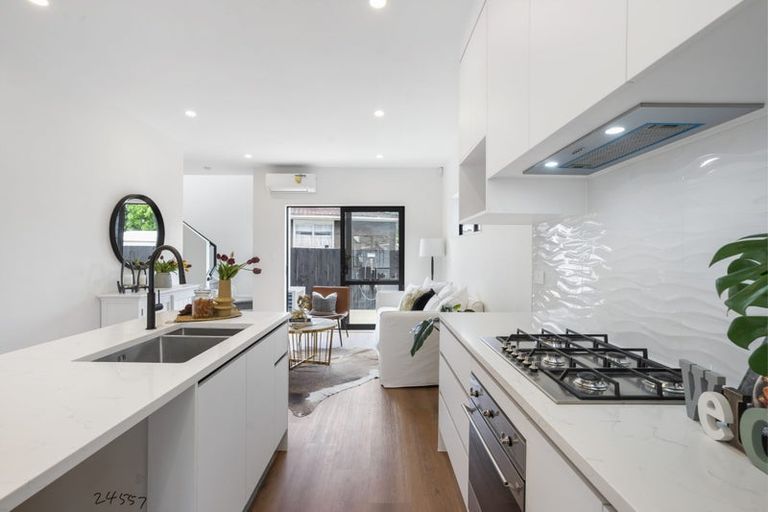 Photo of property in 21c Pipitea Place, Massey, Auckland, 0614