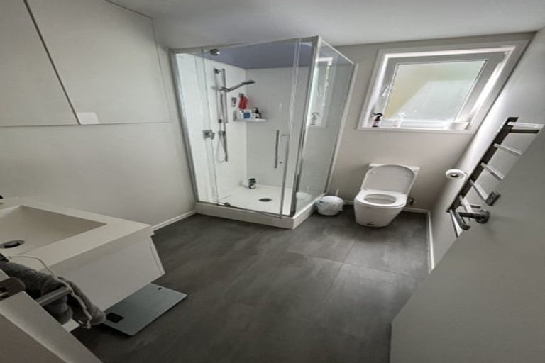 Photo of property in 11 Longcroft Terrace, Newlands, Wellington, 6037