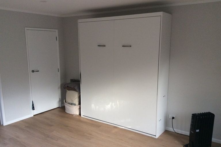 Photo of property in 23 Helleur Road, Massey, Auckland, 0614