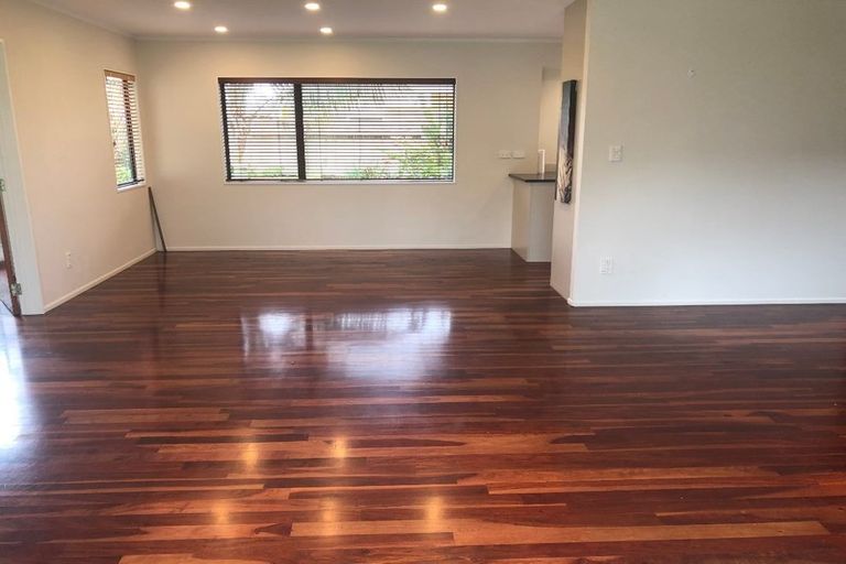 Photo of property in 48 Lakeside Drive, Orewa, 0931