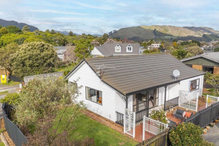Photo of property in 23 Kanawa Street, Waikanae, 5036