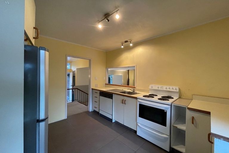 Photo of property in 17 Ellice Road, Totara Vale, Auckland, 0629