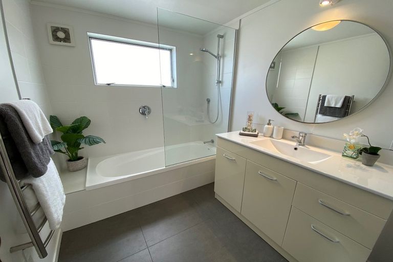 Photo of property in 2/10 Pierce Road, Milford, Auckland, 0620