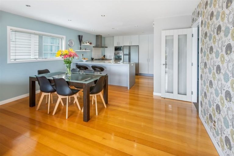 Photo of property in 48a Winsley Terrace, Churton Park, Wellington, 6037