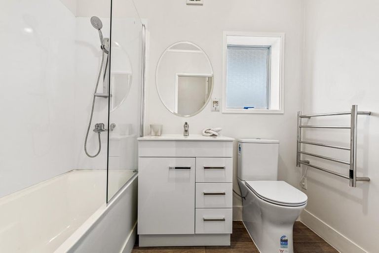 Photo of property in 17 Malmo Place, Massey, Auckland, 0614