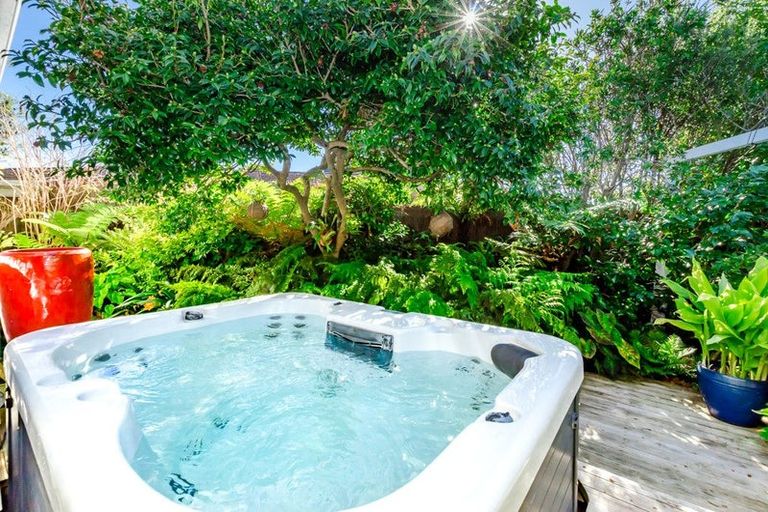 Photo of property in 34 Olive Terrace, Paraparaumu Beach, Paraparaumu, 5032