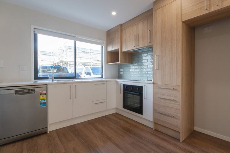 Photo of property in 2 Mikoikoi Crescent, Mangere Bridge, Auckland, 2022