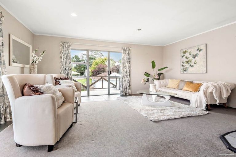 Photo of property in 23 Luckens Road, West Harbour, Auckland, 0618