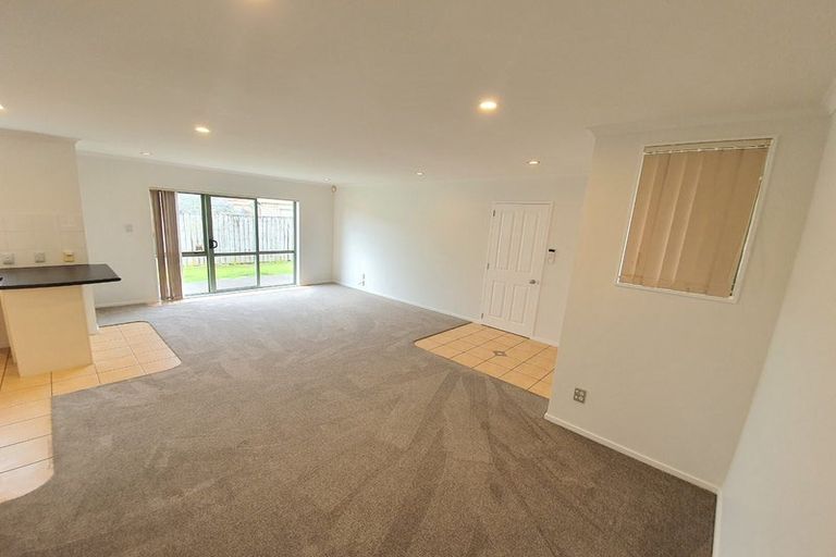 Photo of property in 17 Scotts Field Drive, Takanini, 2112