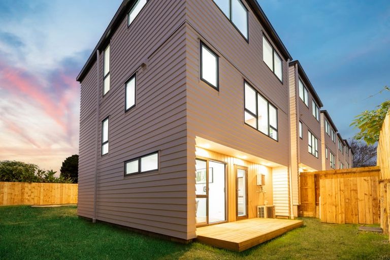 Photo of property in 21d Laura Street, Kelston, Auckland, 0602