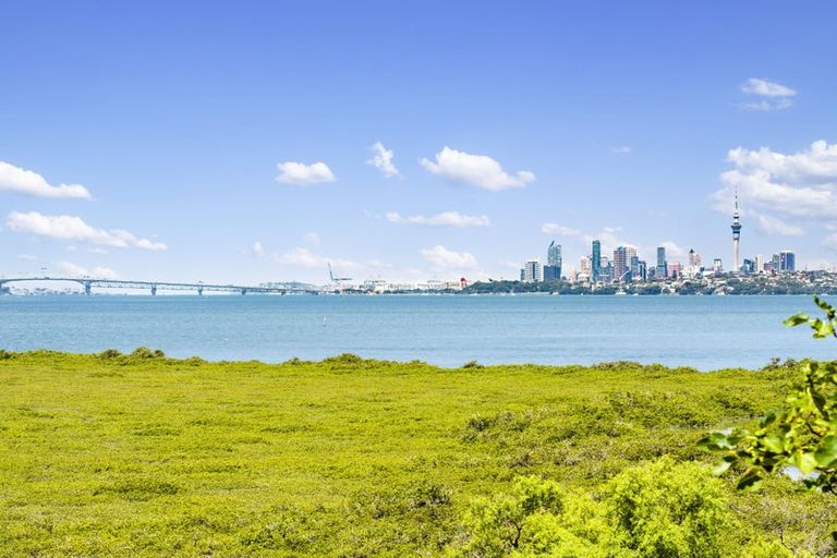 Photo of property in 33a Dawnhaven Drive, Te Atatu Peninsula, Auckland, 0610