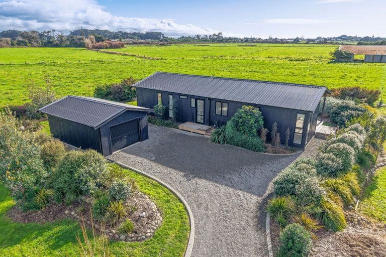 Photo of property in 128 Rangiuru Road, Otaki Beach, Otaki, 5512