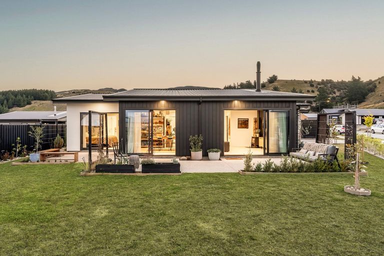 Photo of property in 33 Atkins Road, Luggate, Wanaka, 9382