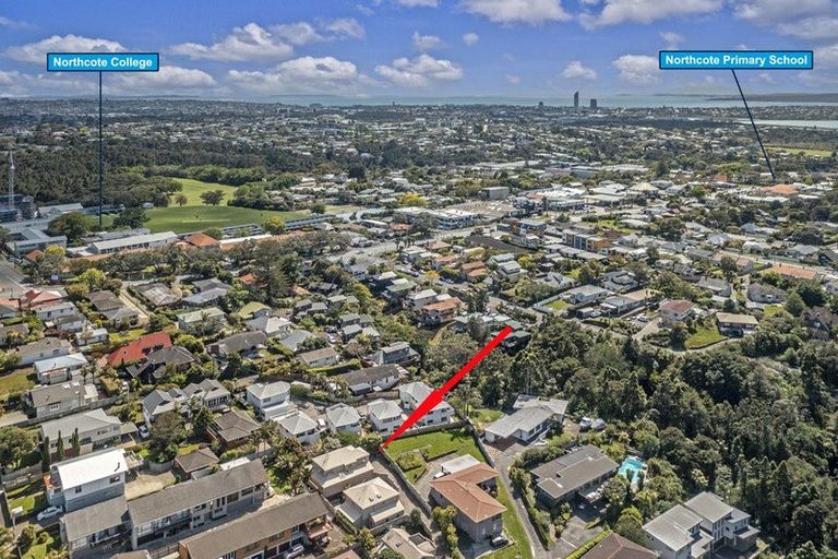 Photo of property in 3/24 Wernham Place, Northcote, Auckland, 0626