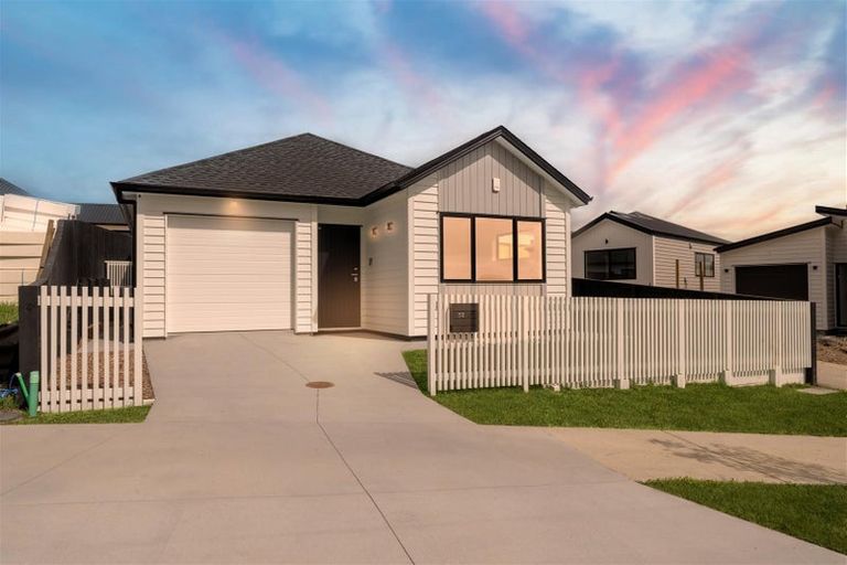 Photo of property in 52 Whakairo Crescent, Gulf Harbour, Whangaparaoa, 0930