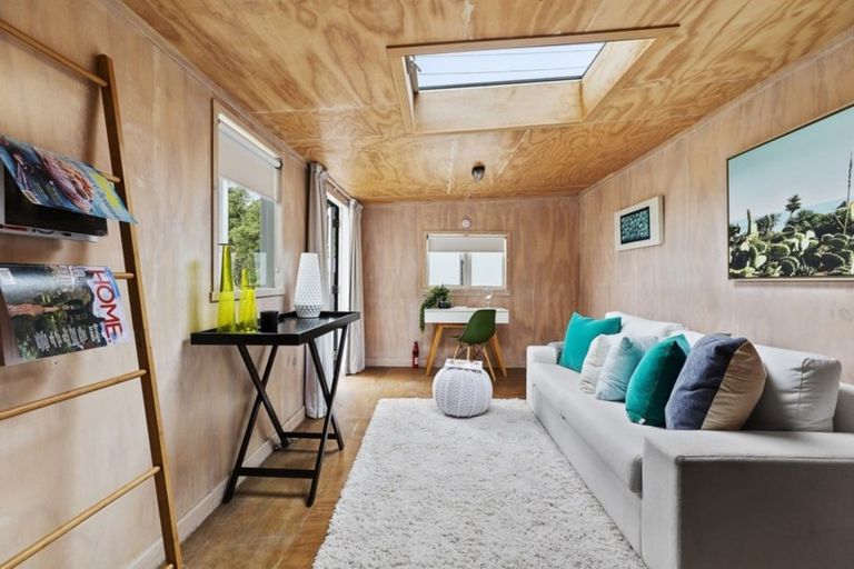 Photo of property in 8a Hungerford Road, Lyall Bay, Wellington, 6022