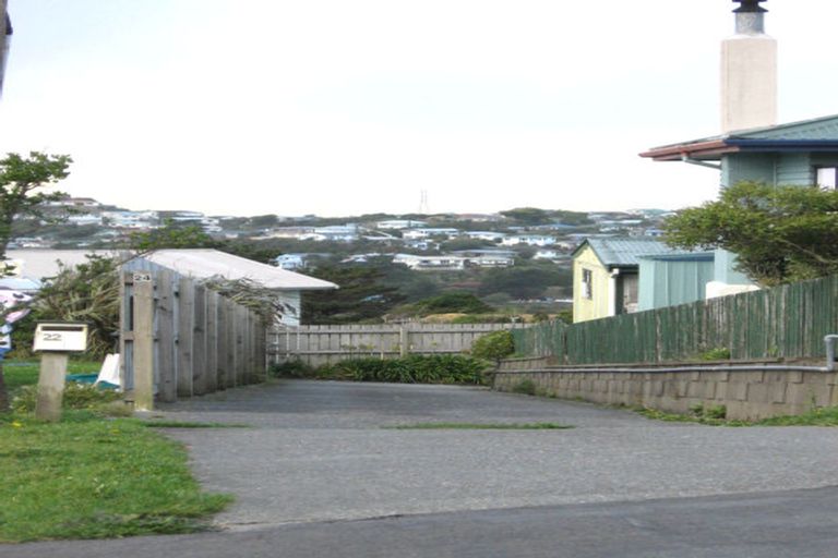 Photo of property in 24 Ruskin Road, Newlands, Wellington, 6037