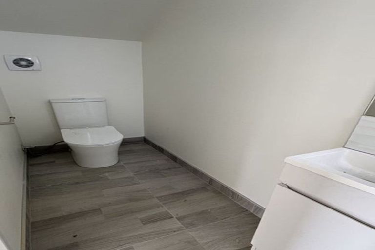 Photo of property in 15 Lowtherhurst Road, Massey, Auckland, 0614