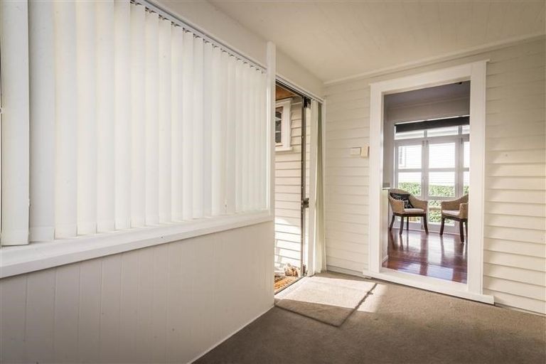 Photo of property in 63 Hutchinson Avenue, New Lynn, Auckland, 0600