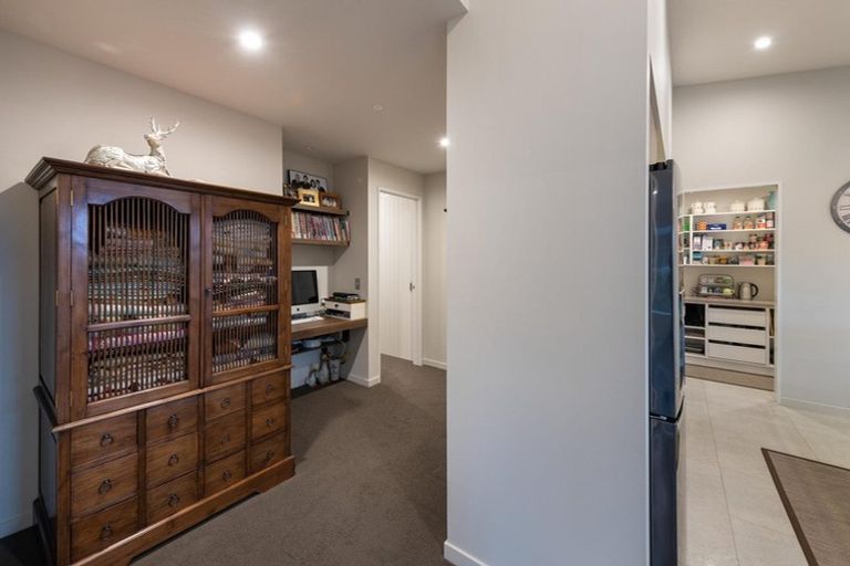 Photo of property in 16 Edgewood Place, Wanaka, 9305